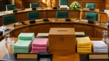 Kirklees council elects new leader as two‑month stalemate ends