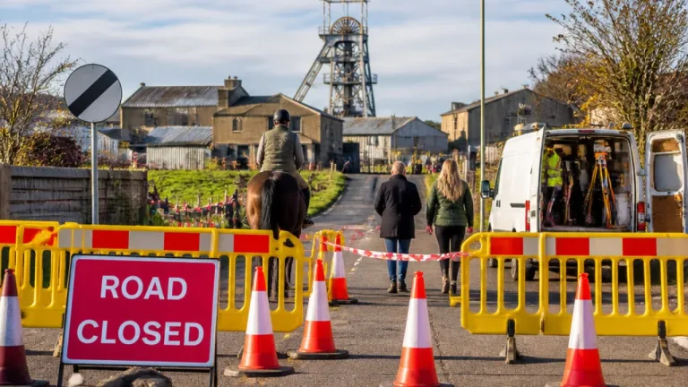 Blackfaulds Street in Coalsnaughton closed while council probes ground movement