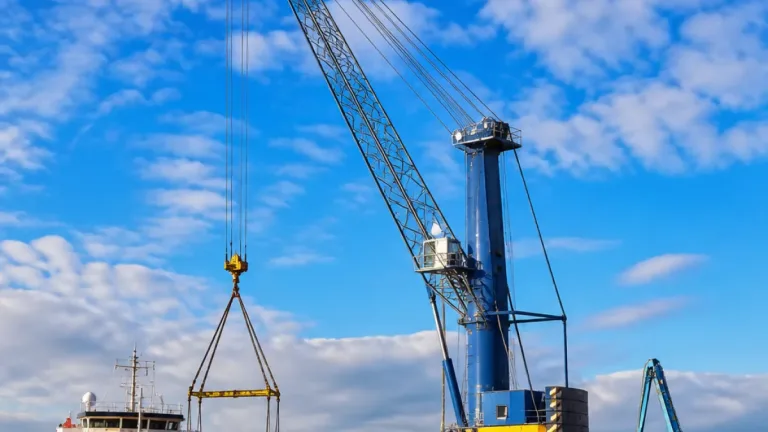 Hartlepool port strengthens lifting capacity with new mobile harbour crane