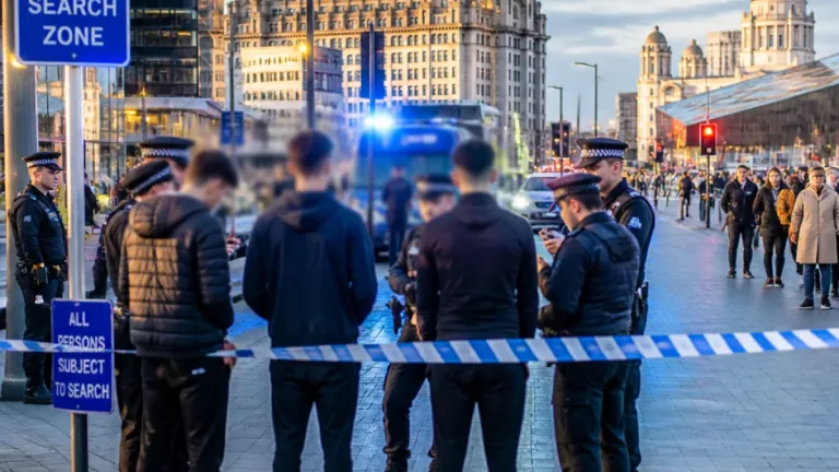 Police impose temporary stop-and-search amid reports of machete-wielding youths in city centre