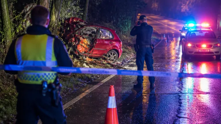 Police probe after five people involved in late-night crash on A38 between Willington and Mickleover