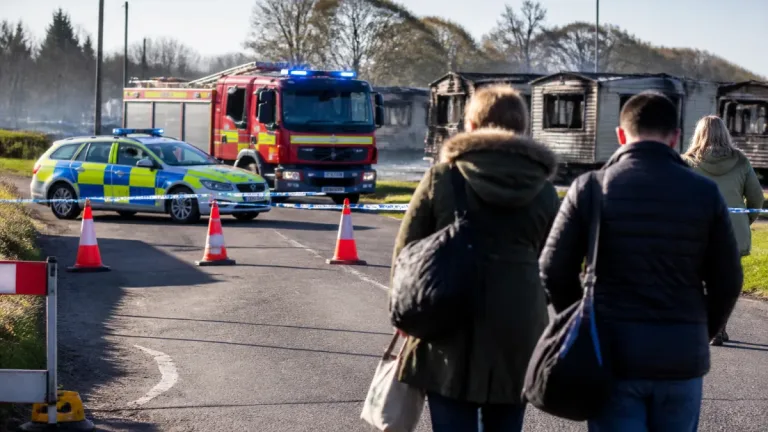 Residents begin returning after major fire at Fyfield Wick caravan park