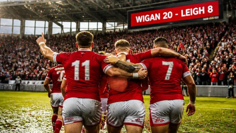 Wigan come from behind to beat Leigh and extend winning run to ten
